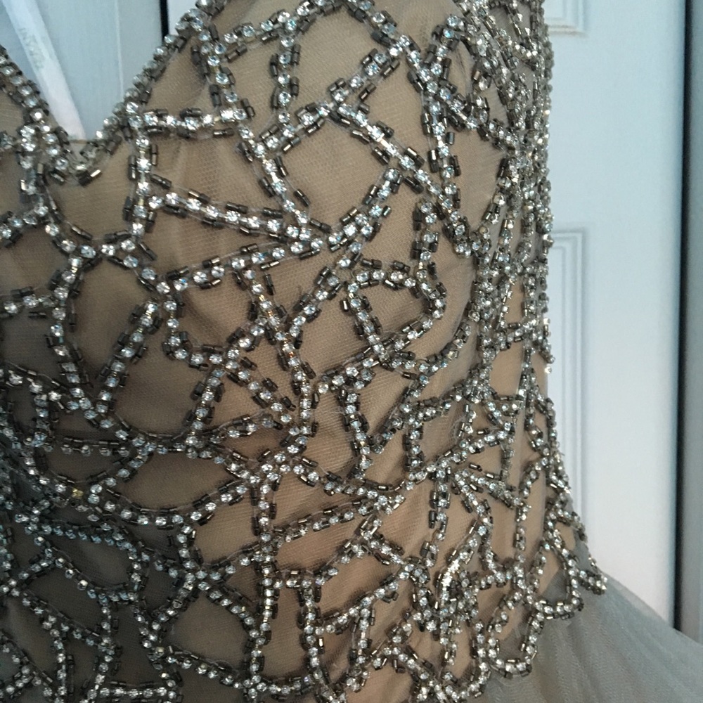 TERANI COUTURE PROM DRESS - Picture 3 of 7